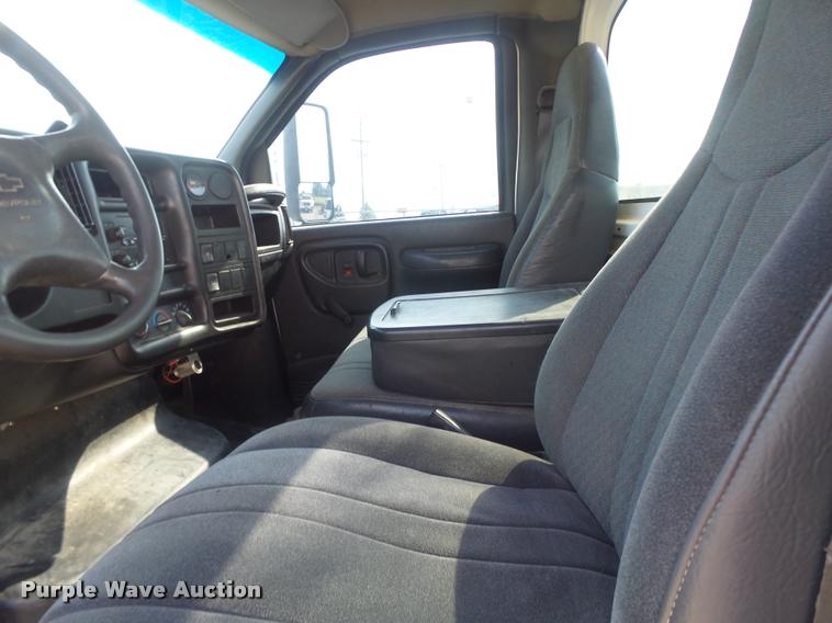 image for item DB5827 2005 Chevrolet C5500 truck cab and chassis