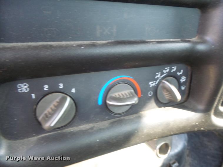 image for item DB5827 2005 Chevrolet C5500 truck cab and chassis