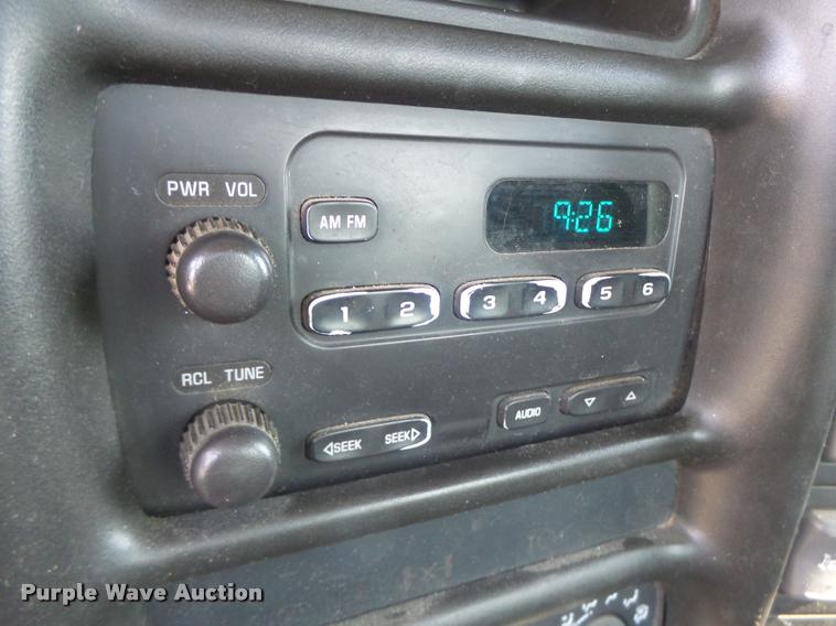 image for item DB5827 2005 Chevrolet C5500 truck cab and chassis