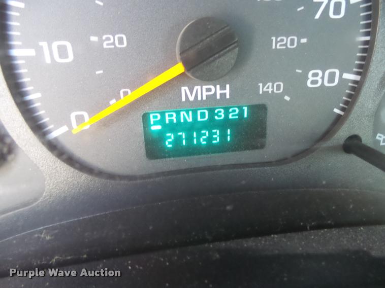 image for item DB5827 2005 Chevrolet C5500 truck cab and chassis