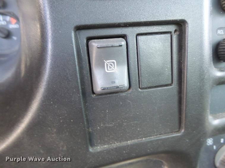 image for item DB5827 2005 Chevrolet C5500 truck cab and chassis