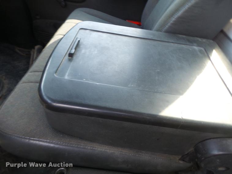 image for item DB5827 2005 Chevrolet C5500 truck cab and chassis