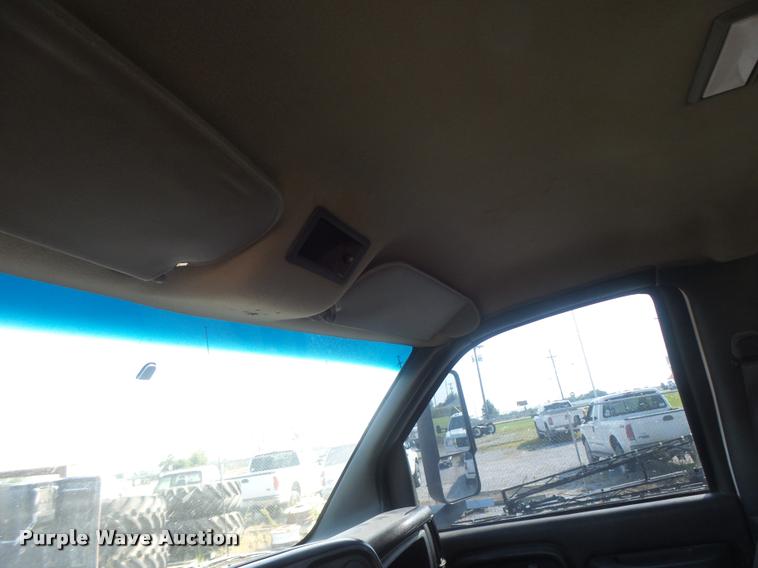 image for item DB5827 2005 Chevrolet C5500 truck cab and chassis