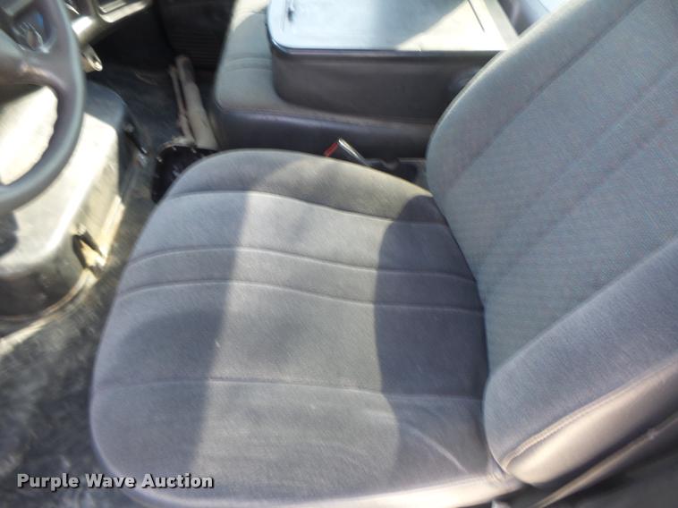 image for item DB5827 2005 Chevrolet C5500 truck cab and chassis