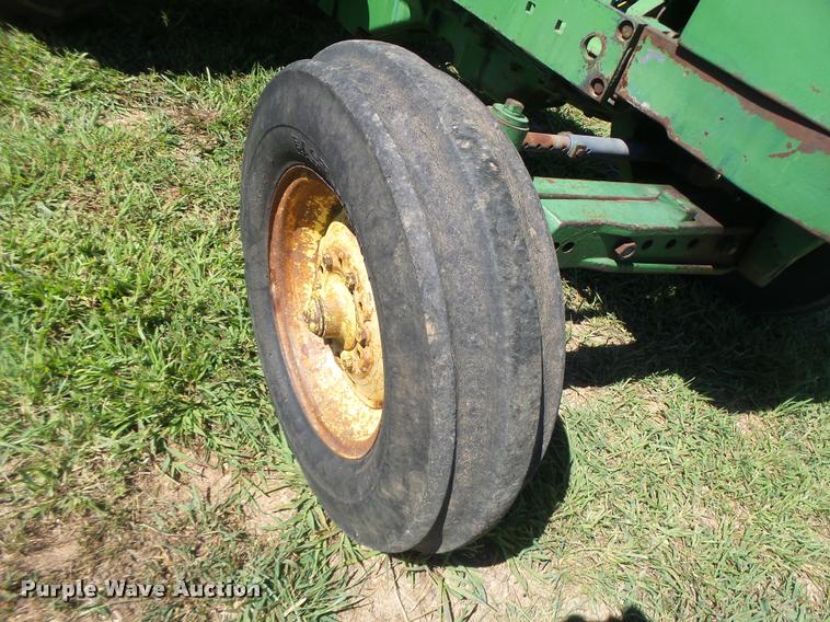 image for item DB5841 John Deere 2010 tractor