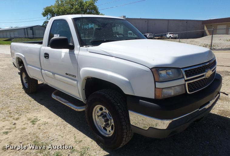image for item DB5845 2005 Chevrolet Silverado 2500HD LS pickup truck