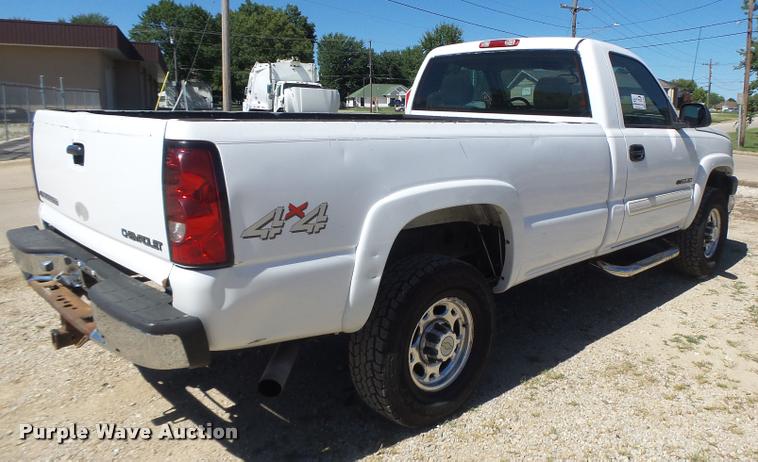 image for item DB5845 2005 Chevrolet Silverado 2500HD LS pickup truck