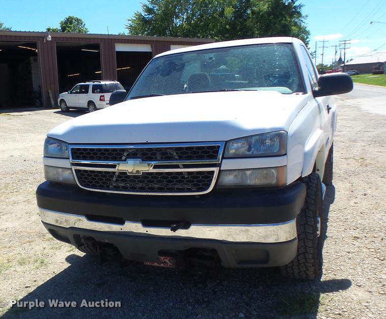 image for item DB5845 2005 Chevrolet Silverado 2500HD LS pickup truck