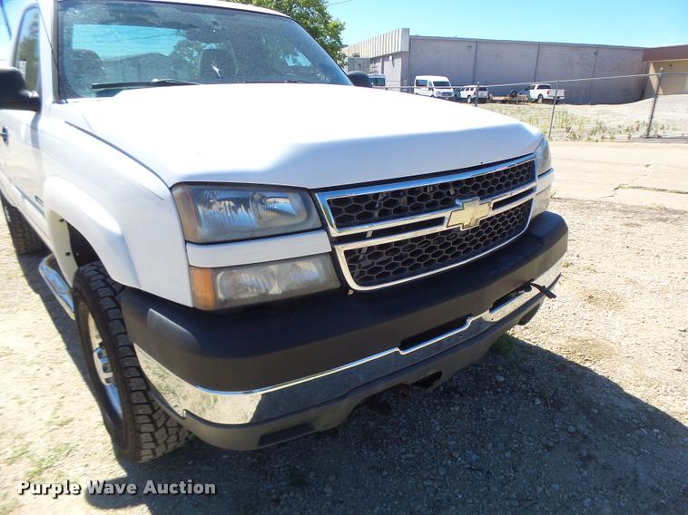 image for item DB5845 2005 Chevrolet Silverado 2500HD LS pickup truck