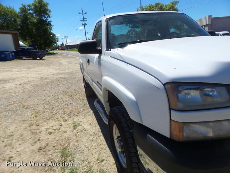 image for item DB5845 2005 Chevrolet Silverado 2500HD LS pickup truck