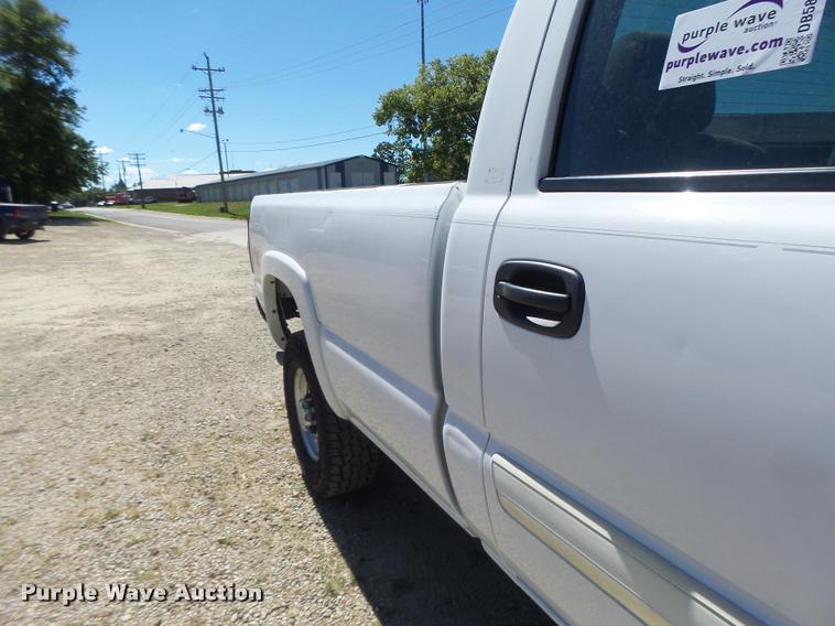 image for item DB5845 2005 Chevrolet Silverado 2500HD LS pickup truck