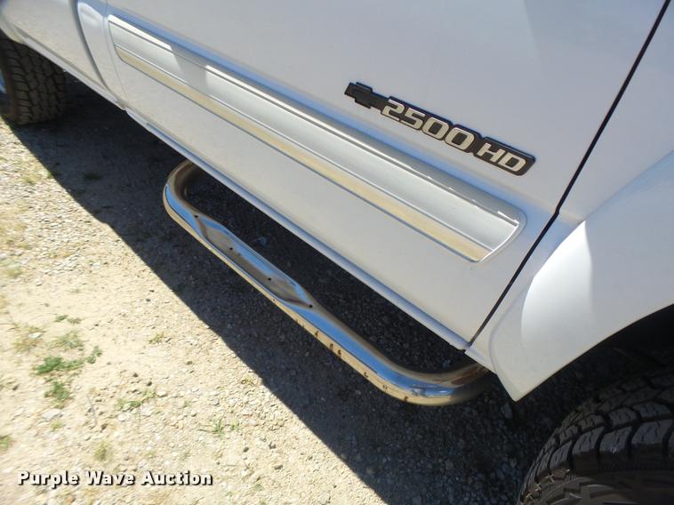 image for item DB5845 2005 Chevrolet Silverado 2500HD LS pickup truck