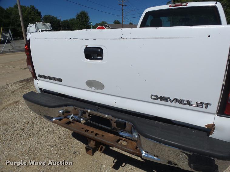 image for item DB5845 2005 Chevrolet Silverado 2500HD LS pickup truck