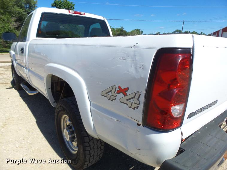 image for item DB5845 2005 Chevrolet Silverado 2500HD LS pickup truck