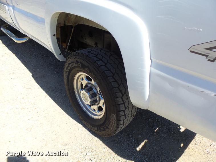 image for item DB5845 2005 Chevrolet Silverado 2500HD LS pickup truck