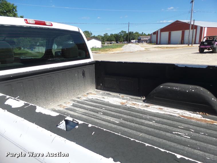 image for item DB5845 2005 Chevrolet Silverado 2500HD LS pickup truck