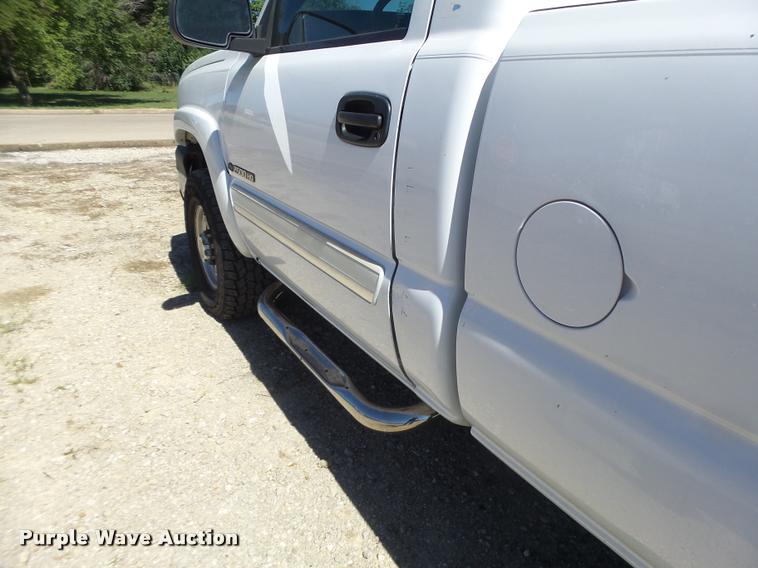 image for item DB5845 2005 Chevrolet Silverado 2500HD LS pickup truck