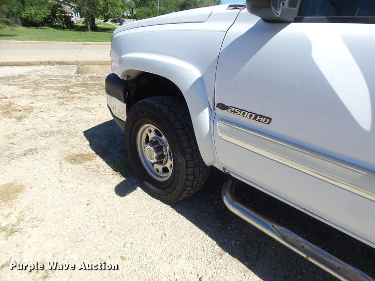 image for item DB5845 2005 Chevrolet Silverado 2500HD LS pickup truck