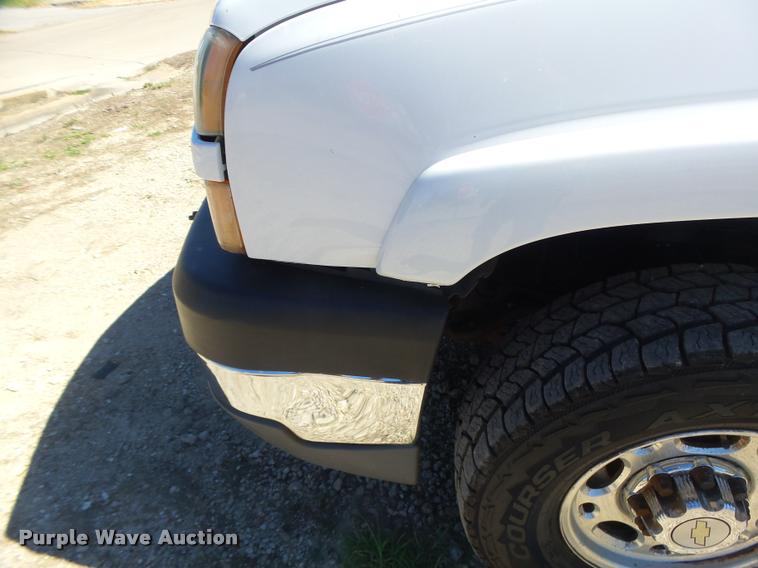 image for item DB5845 2005 Chevrolet Silverado 2500HD LS pickup truck