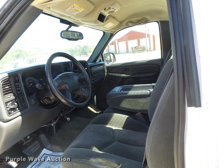 image for item DB5845 2005 Chevrolet Silverado 2500HD LS pickup truck