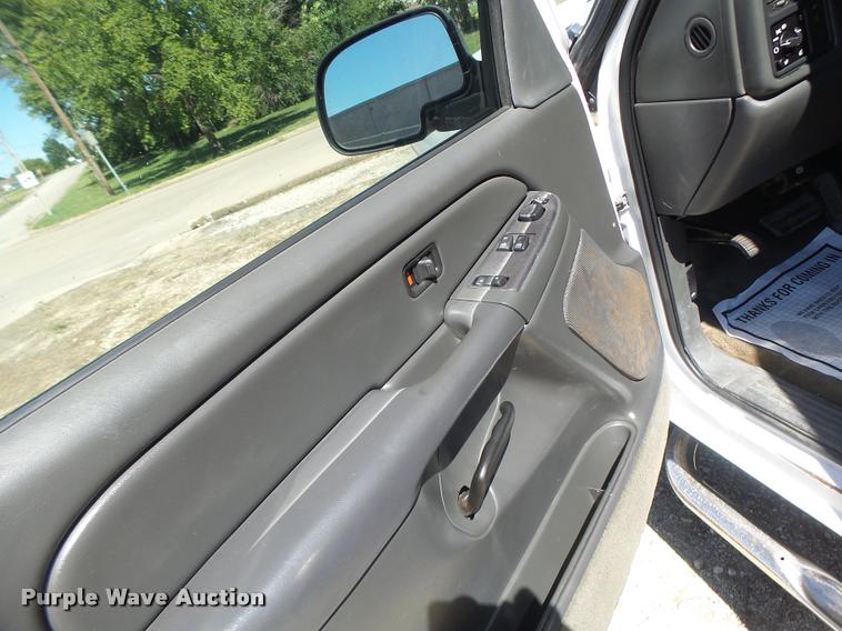 image for item DB5845 2005 Chevrolet Silverado 2500HD LS pickup truck