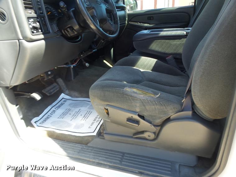 image for item DB5845 2005 Chevrolet Silverado 2500HD LS pickup truck