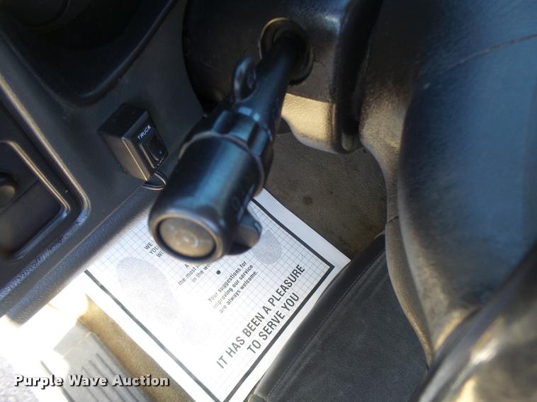 image for item DB5845 2005 Chevrolet Silverado 2500HD LS pickup truck