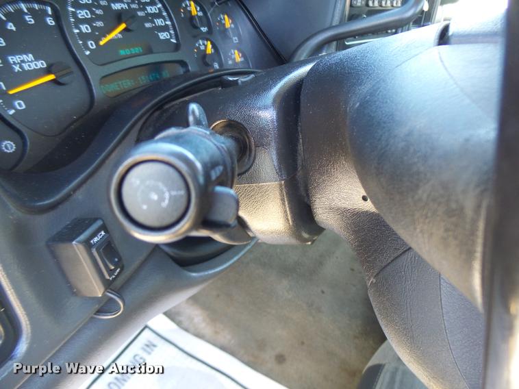 image for item DB5845 2005 Chevrolet Silverado 2500HD LS pickup truck