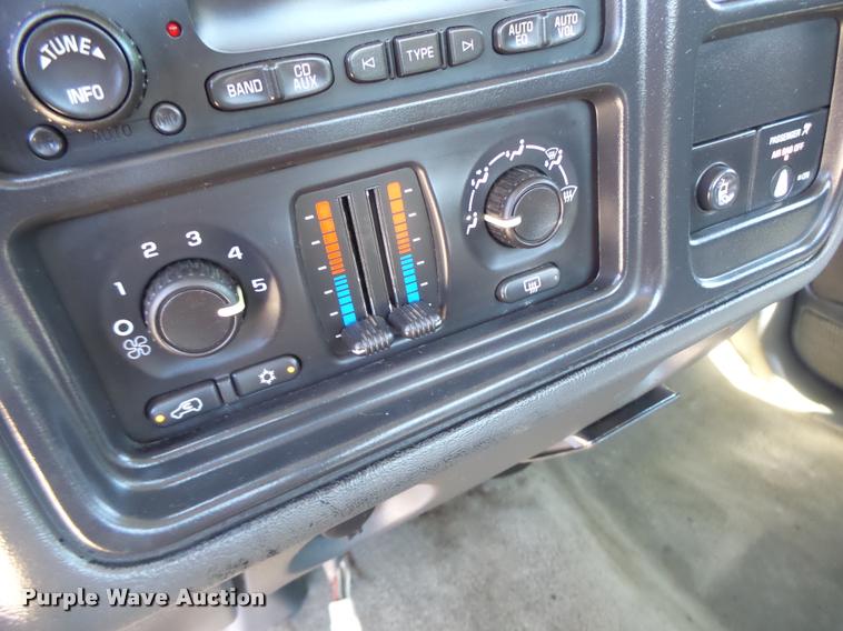 image for item DB5845 2005 Chevrolet Silverado 2500HD LS pickup truck