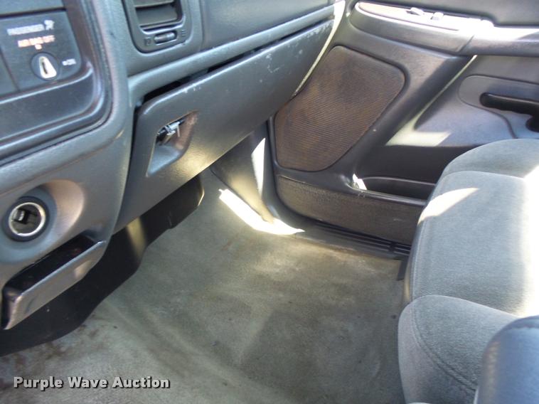 image for item DB5845 2005 Chevrolet Silverado 2500HD LS pickup truck