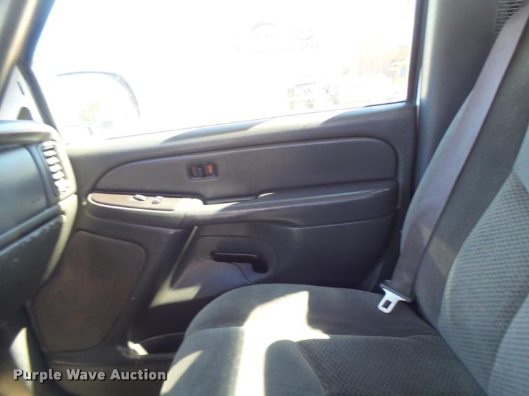 image for item DB5845 2005 Chevrolet Silverado 2500HD LS pickup truck