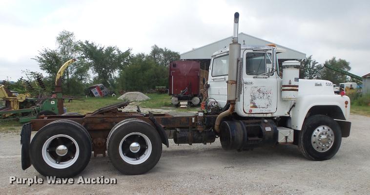 image for item DB7448 1989 Mack R686ST semi truck