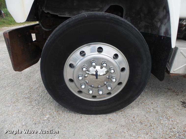 image for item DB7448 1989 Mack R686ST semi truck