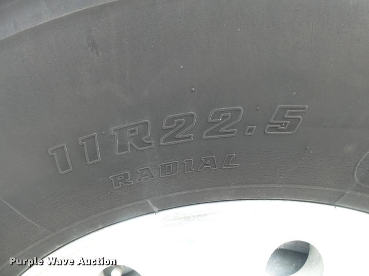 image for item DB7448 1989 Mack R686ST semi truck