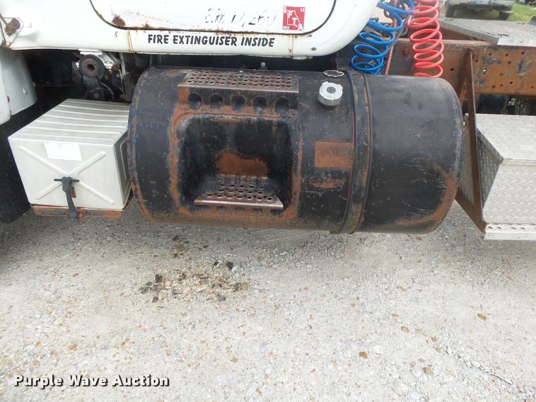 image for item DB7448 1989 Mack R686ST semi truck