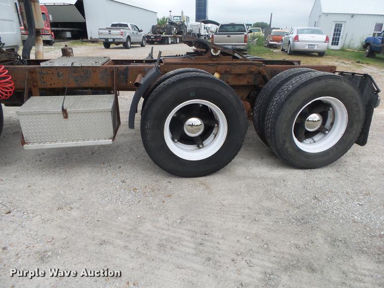 image for item DB7448 1989 Mack R686ST semi truck