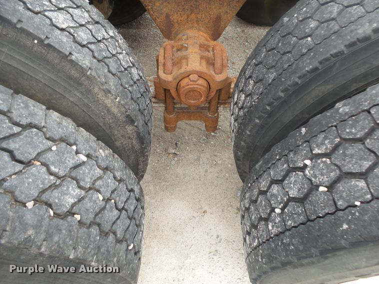 image for item DB7448 1989 Mack R686ST semi truck