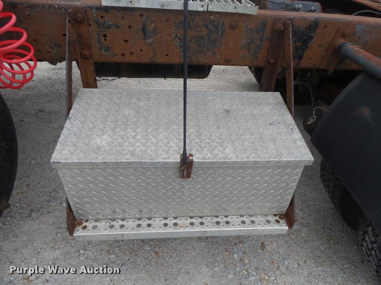 image for item DB7448 1989 Mack R686ST semi truck