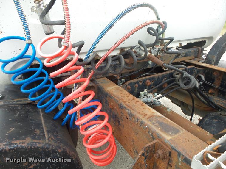 image for item DB7448 1989 Mack R686ST semi truck