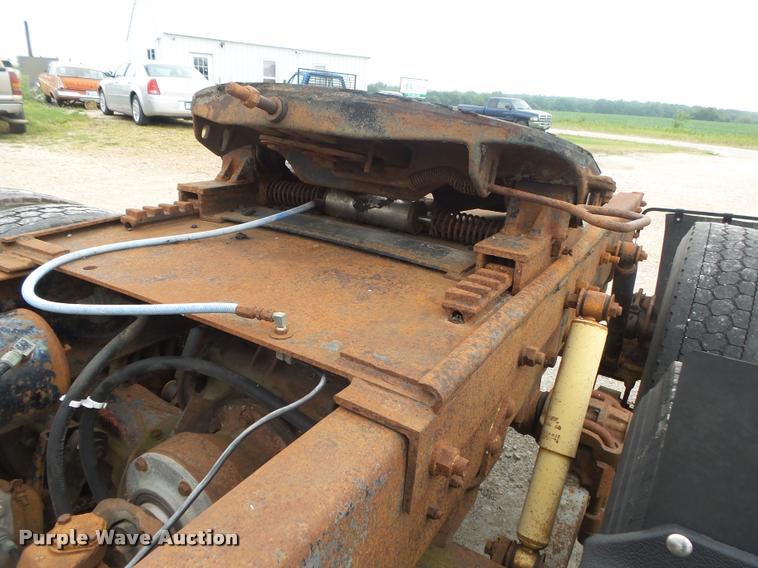 image for item DB7448 1989 Mack R686ST semi truck