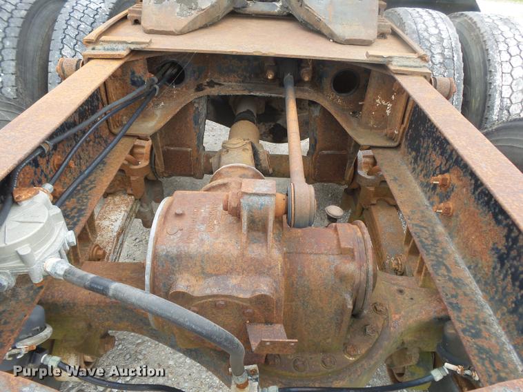 image for item DB7448 1989 Mack R686ST semi truck