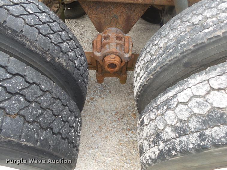 image for item DB7448 1989 Mack R686ST semi truck