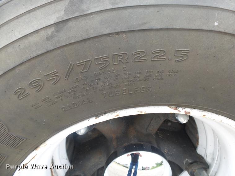 image for item DB7448 1989 Mack R686ST semi truck