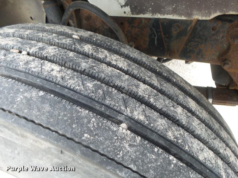 image for item DB7448 1989 Mack R686ST semi truck