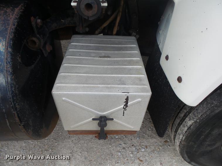 image for item DB7448 1989 Mack R686ST semi truck