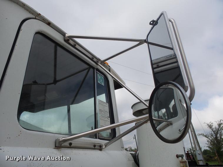 image for item DB7448 1989 Mack R686ST semi truck