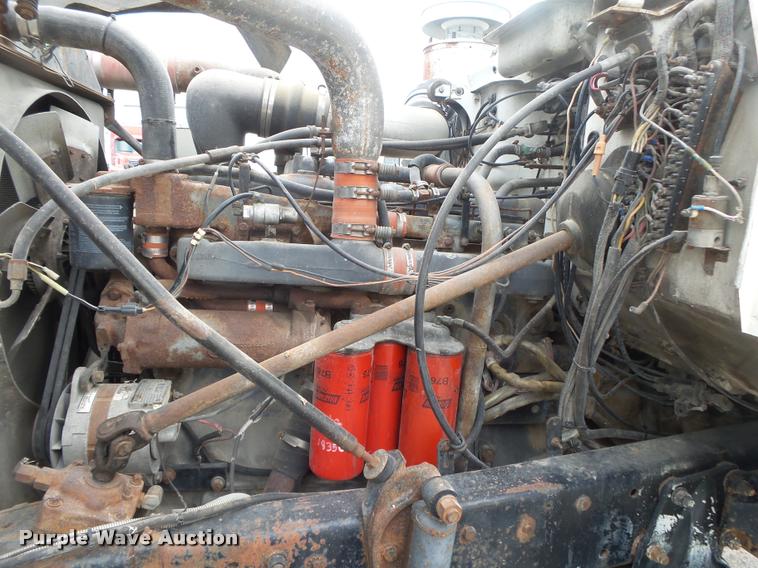 image for item DB7448 1989 Mack R686ST semi truck