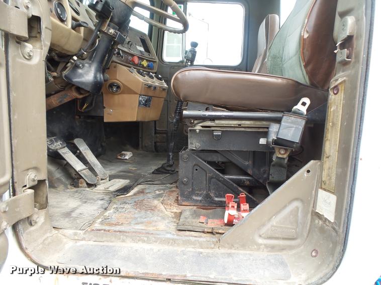 image for item DB7448 1989 Mack R686ST semi truck