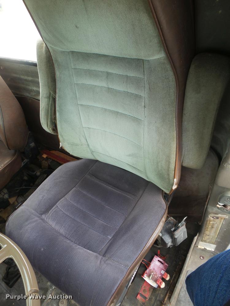 image for item DB7448 1989 Mack R686ST semi truck