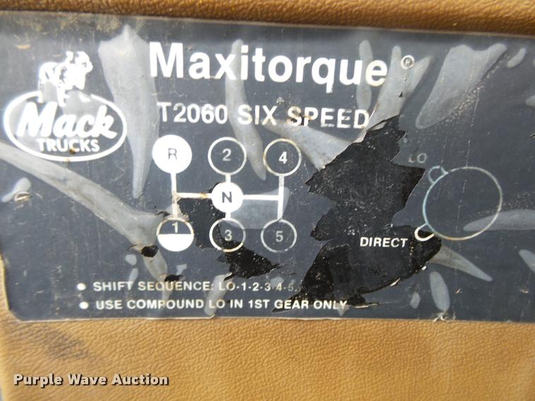 image for item DB7448 1989 Mack R686ST semi truck